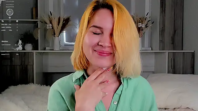 AgnesSonnek online show from 12, 9, 2025