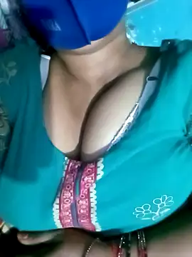 Snapshot of your_favourite_bhabhi chatting on 4, 10, 2025 your favourite bhabhi online show from 4, 10, 2025