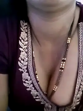 Snapshot of your_favourite_bhabhi chatting on 9, 10, 2025 your favourite bhabhi online show from 9, 10, 2025