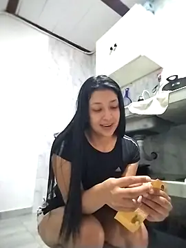 Coralaine 96 online show from 9, 9, 2025