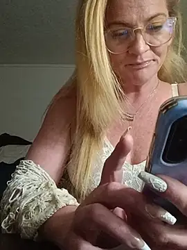 Snapshot of Goldenndoll chatting on 31, 5, 2026 Goldenndoll online show from 31, 5, 2026