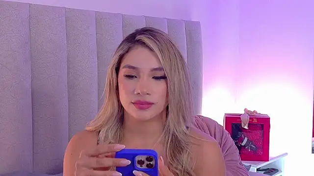 NicoleArmani online show from 19, 11, 2025