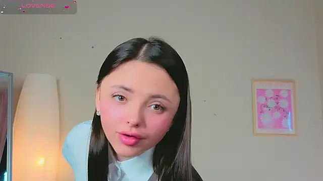 Snapshot of OliviaKis_ chatting on 17, 9, 2025 OliviaKis online show from 17, 9, 2025