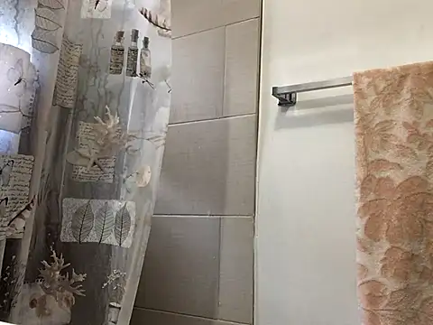 Snapshot of littyleesh1 chatting on 3, 10, 2025 littyleesh1 online show from 3, 10, 2025