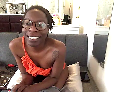 Snapshot of littyleesh1 chatting on 4, 12, 2025 littyleesh1 online show from 4, 12, 2025