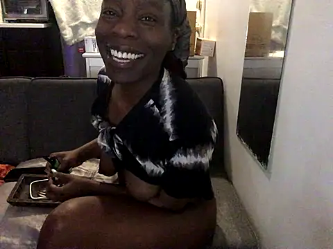 Snapshot of littyleesh1 chatting on 19, 12, 2025 littyleesh1 online show from 19, 12, 2025