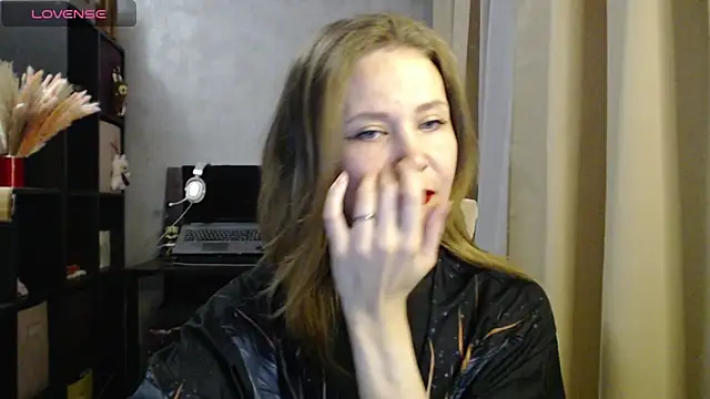 Snapshot of harpermoss chatting on 8, 9, 2025 harpermoss online show from 8, 9, 2025