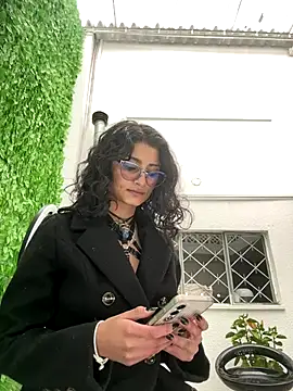 LilyRouset online show from 16, 9, 2025