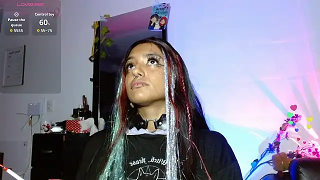 Snapshot of carolinerue chatting on 8, 10, 2025 carolinerue online show from 8, 10, 2025