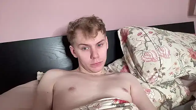Snapshot of scottishtwink01 chatting on 22, 10, 2025 scottishtwink01 online show from 22, 10, 2025