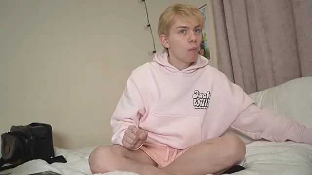 Snapshot of scottishtwink01 chatting on 19, 12, 2025 scottishtwink01 online show from 19, 12, 2025