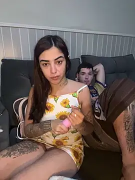 Snapshot of Bbzinha_18 chatting on 4, 11, 2025 Bbzinha 18 online show from 4, 11, 2025