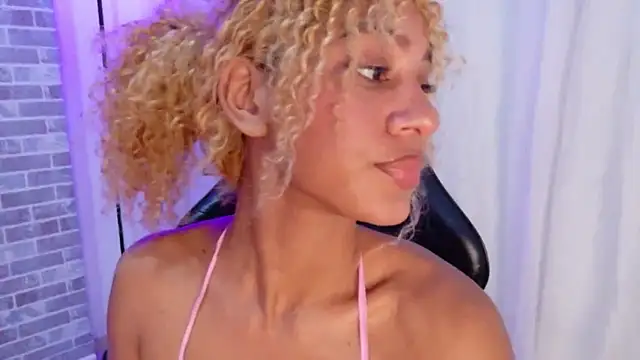 Snapshot of golden_luna chatting on 17, 9, 2025 golden luna online show from 17, 9, 2025