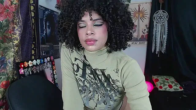 Snapshot of Raven_luv chatting on 2, 10, 2025 Raven luv online show from 2, 10, 2025