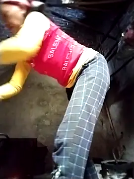 Snapshot of -Xuka-200 chatting on 18, 12, 2025 -Xuka-200 online show from 18, 12, 2025