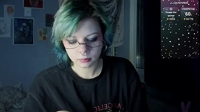Snapshot of Alice_Zev chatting on 15, 10, 2025 Alice Zev online show from 15, 10, 2025
