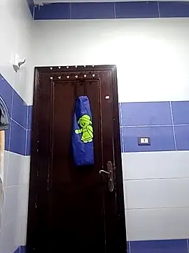 Snapshot of ayamohamedAbozeed chatting on 18, 10, 2025 ayamohamedAbozeed online show from 18, 10, 2025