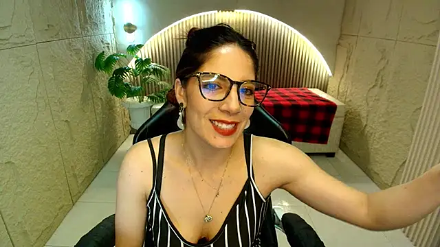nadia r  online show from 16, 7, 2026