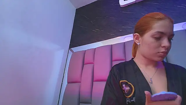 Snapshot of kissme_luna chatting on 2, 10, 2025 kissme luna online show from 2, 10, 2025