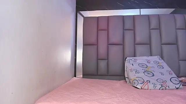 Snapshot of kissme_luna chatting on 18, 11, 2025 kissme luna online show from 18, 11, 2025