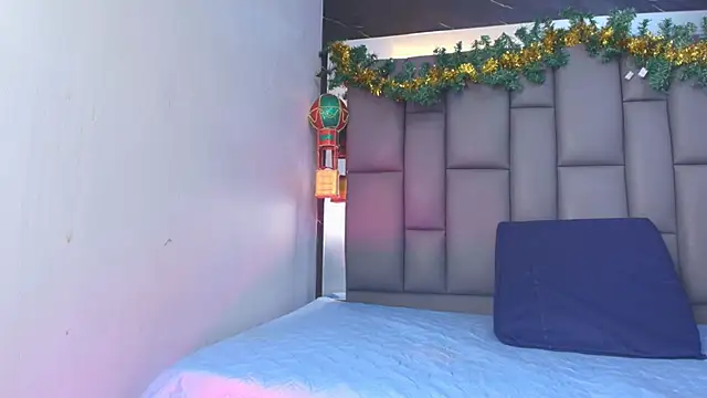 Snapshot of kissme_luna chatting on 2, 12, 2025 kissme luna online show from 2, 12, 2025