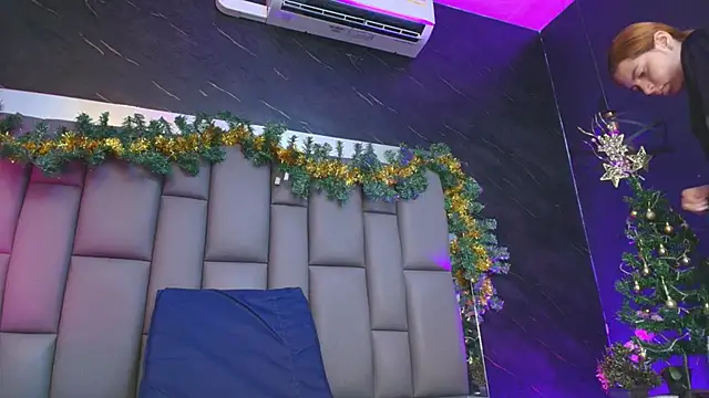 Snapshot of kissme_luna chatting on 4, 12, 2025 kissme luna online show from 4, 12, 2025