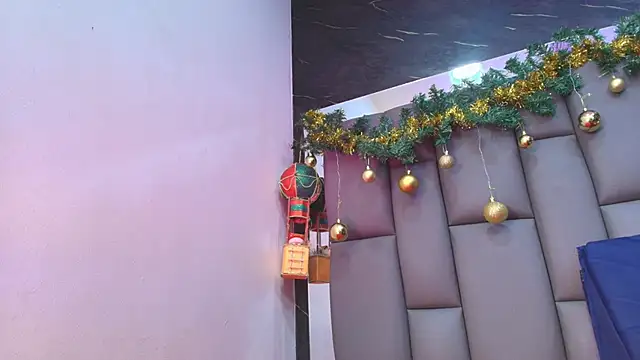 Snapshot of kissme_luna chatting on 15, 12, 2025 kissme luna online show from 15, 12, 2025