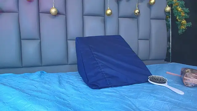 Snapshot of kissme_luna chatting on 19, 12, 2025 kissme luna online show from 19, 12, 2025