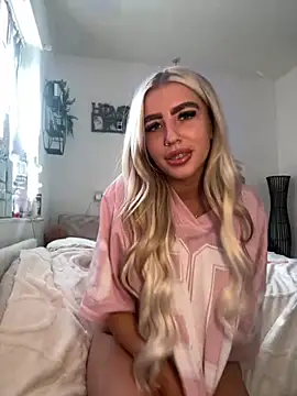 Snapshot of BlondeBetty chatting on 12, 9, 2025 BlondeBetty online show from 12, 9, 2025