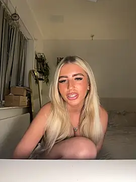 Snapshot of BlondeBetty chatting on 23, 10, 2025 BlondeBetty online show from 23, 10, 2025