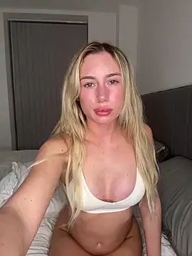 SexySaraxxoo online show from 22, 3, 2026