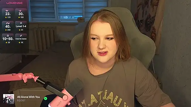 Snapshot of OliviaBlade chatting on 8, 10, 2025 OliviaBlade online show from 8, 10, 2025