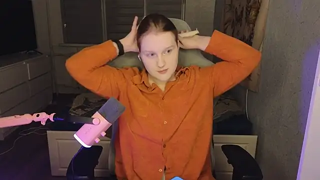 Snapshot of OliviaBlade chatting on 26, 10, 2025 OliviaBlade online show from 26, 10, 2025