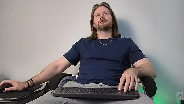 AlbinoAdonis online show from 19, 12, 2025