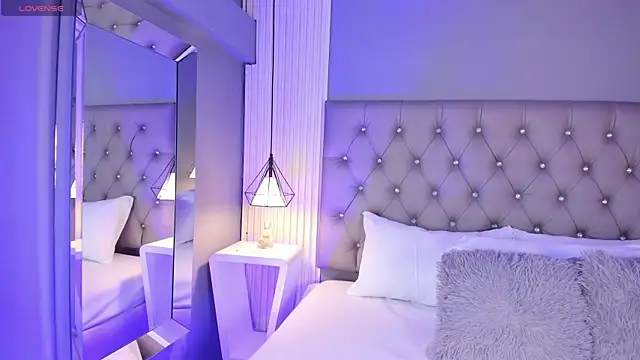 LunaBloomn online show from 22, 12, 2025