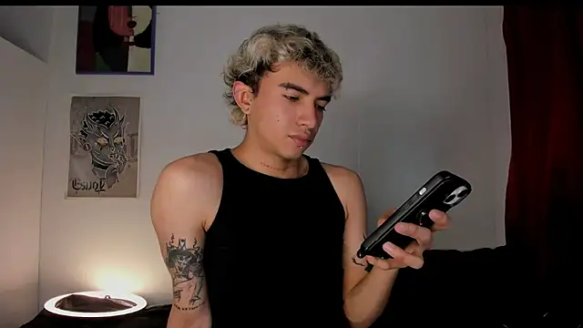 Snapshot of guynextdo0r chatting on 18, 1, 2026 guynextdo0r online show from 18, 1, 2026