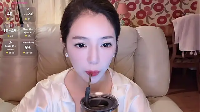 Snapshot of miss-lin chatting on 6, 10, 2025 miss-lin online show from 6, 10, 2025