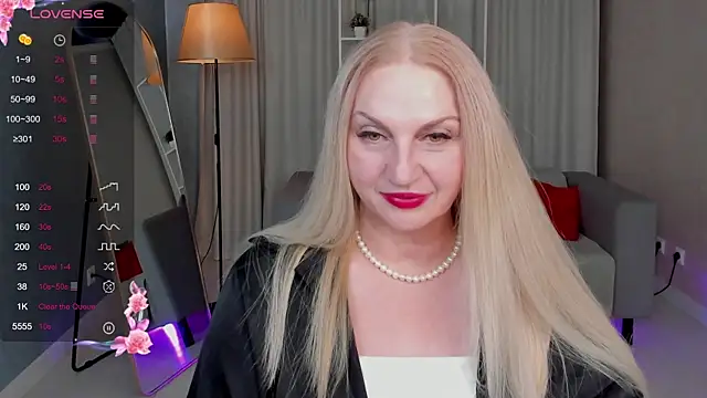 Snapshot of Nina_Devillle chatting on 15, 10, 2025 Nina Devillle online show from 15, 10, 2025