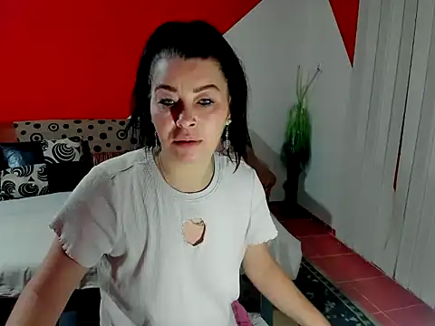 Snapshot of Soffy_Skye chatting on 15, 10, 2025 Soffy Skye online show from 15, 10, 2025