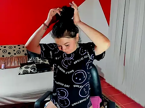 Snapshot of Soffy_Skye chatting on 7, 11, 2025 Soffy Skye online show from 7, 11, 2025