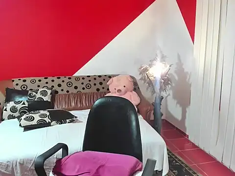 Snapshot of Soffy_Skye chatting on 28, 11, 2025 Soffy Skye online show from 28, 11, 2025