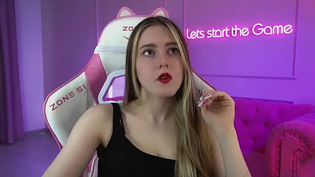 Snapshot of LexiBookwell chatting on 7, 5, 2026 LexiBookwell online show from 7, 5, 2026