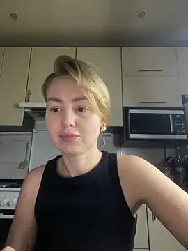 MartaLuna  online show from 14, 12, 2025