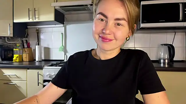 MartaLuna  online show from 9, 7, 2026