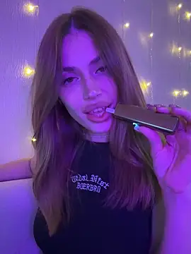 Elizabeth Tay online show from 27, 10, 2025