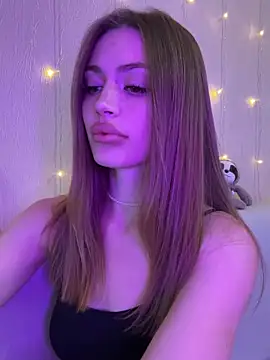 Elizabeth Tay online show from 22, 11, 2025