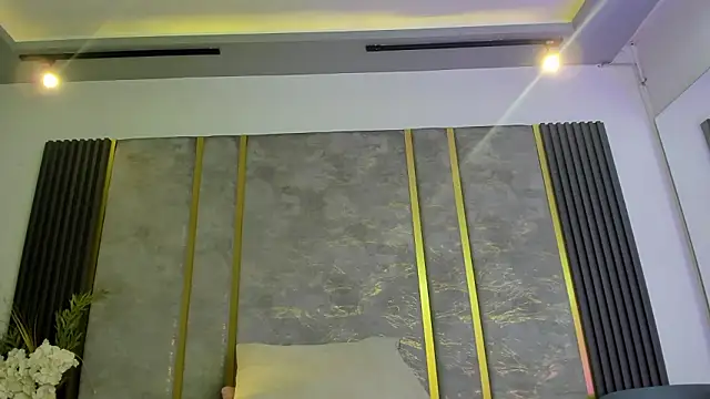 AishaValcazar online show from 6, 3, 2026