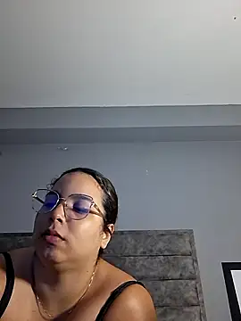 Aliciabloom online show from 4, 11, 2025