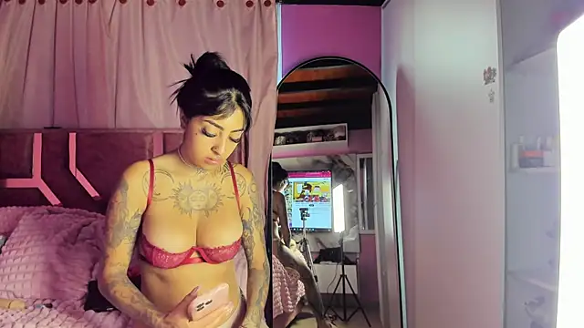 Snapshot of Missmoonstar chatting on 5, 11, 2025 Missmoonstar online show from 5, 11, 2025