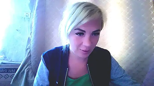 Snapshot of EmmaCat_ chatting on 14, 9, 2025 EmmaCat online show from 14, 9, 2025